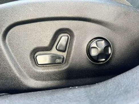 Used 2015 Chrysler 200 Limited w/ Convenience Group FWD image 15