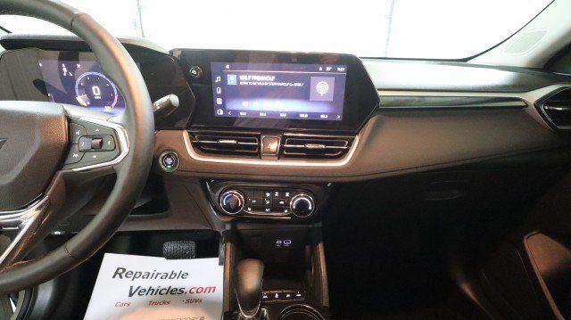 Used 2026 Chevrolet TrailBlazer LT w/ LT Cold Weather Package AWD/4WD image 13