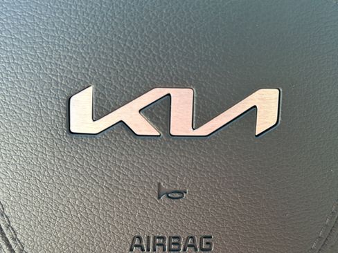 New 2025 Kia Telluride S image 25