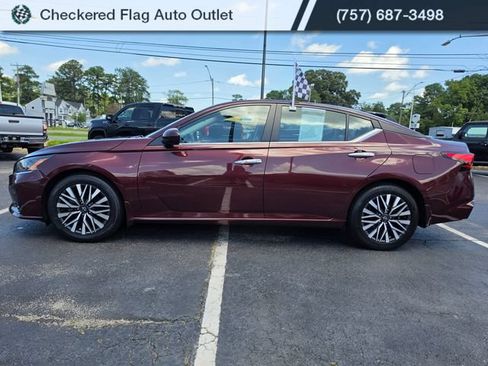 Used 2023 Nissan Altima 2.5 SV w/ SV Premium Package FWD image 2