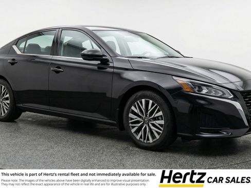Used 2025 Nissan Altima 2.5 SV FWD image 1