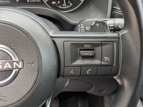 Used 2023 Nissan Rogue S AWD/4WD image 17
