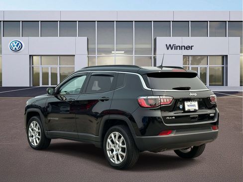 Used 2023 Jeep Compass Latitude w/ Sun and Sound Group AWD/4WD image 3