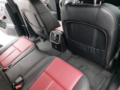 Used 2024 Porsche Macan image 13