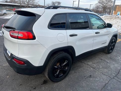 Used 2017 Jeep Cherokee Sport image 13