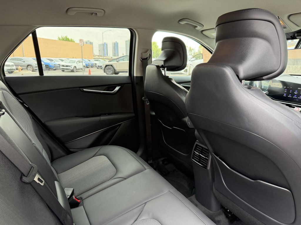 Used 2024 Kia Niro EX FWD image 35