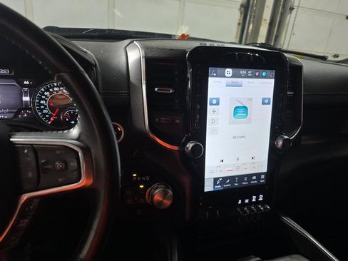 Used 2023 RAM 1500 Laramie AWD/4WD image 5