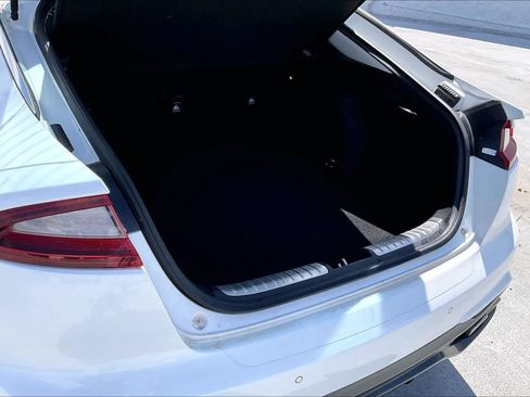 Used 2018 Kia Stinger Premium RWD image 18