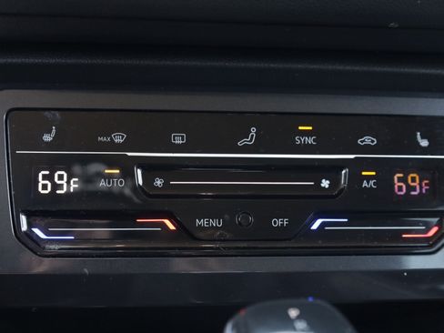 Used 2022 Volkswagen Tiguan SE FWD image 9
