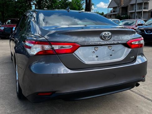 Used 2020 Toyota Camry LE FWD image 9