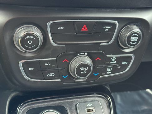 Used 2018 Jeep Compass Latitude w/ Popular Equipment Group image 37