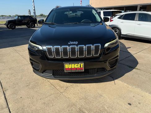 Used 2020 Jeep Cherokee Latitude image 2