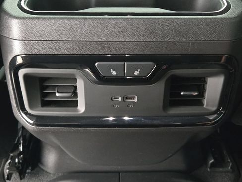 Used 2024 GMC Sierra 1500 AT4 w/ Technology Package AWD/4WD image 27
