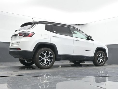 Used 2025 Jeep Compass Limited AWD/4WD image 23