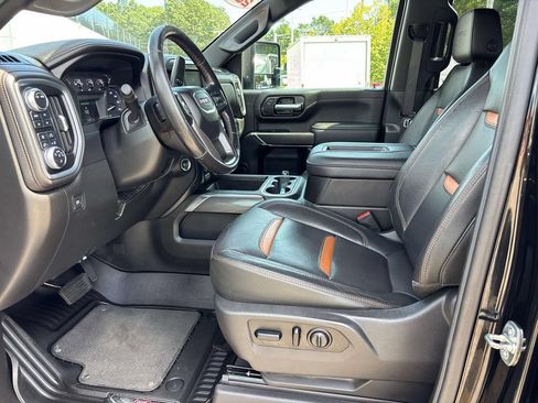 Used 2022 GMC Sierra 2500 AT4 w/ Snow Plow Prep/Camper Package AWD/4WD image 12