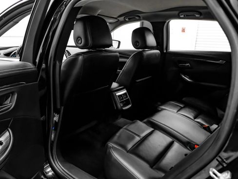 Used 2017 Chevrolet Impala LT FWD image 35