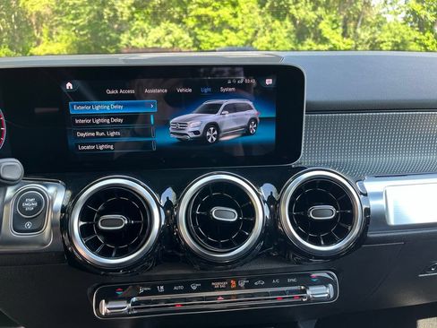 Used 2020 Mercedes-Benz GLB 250 4MATIC image 37
