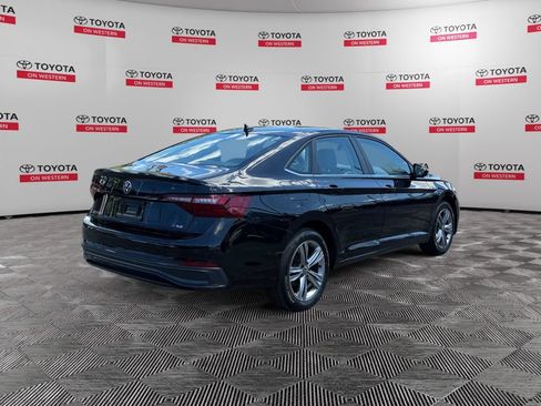 Used 2024 Volkswagen Jetta SE FWD image 5