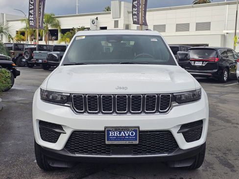 New 2025 Jeep Grand Cherokee Laredo X image 2