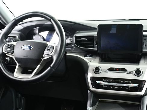 Used 2021 Ford Explorer XLT w/ Equipment Group 202A AWD/4WD image 8