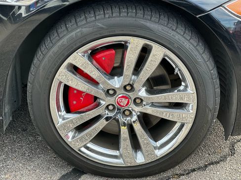 Used 2013 Jaguar XJ image 22