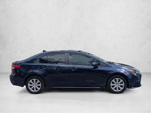 Used 2022 Toyota Corolla LE FWD image 4