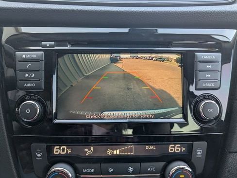 Used 2019 Nissan Rogue SV image 17