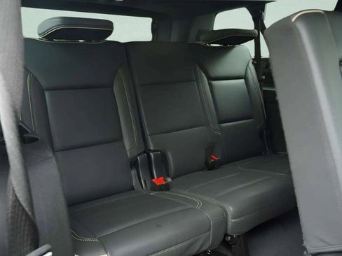 Used 2024 Chevrolet Suburban Premier image 63