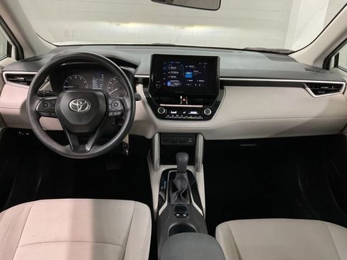 Used 2025 Toyota Corolla Cross L image 6