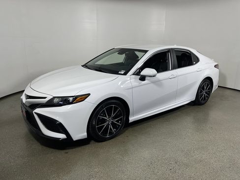 Certified 2024 Toyota Camry SE FWD image 7