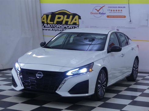 Used 2025 Nissan Altima 2.5 SV image 4