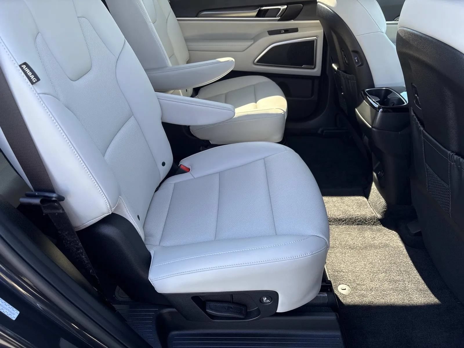 Used 2025 Kia Telluride S FWD image 25