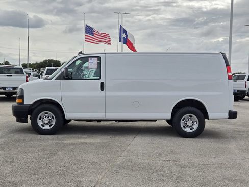 Used 2020 Chevrolet Express 2500 w/ Communications Package RWD image 4