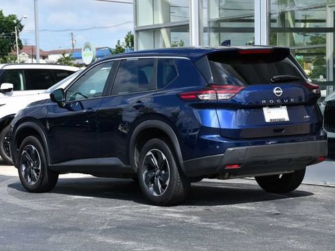 Used 2025 Nissan Rogue SV AWD/4WD image 9