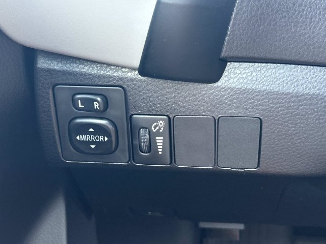 Used 2017 Toyota Corolla LE w/ Carpet Mat Package (TMS) FWD image 23
