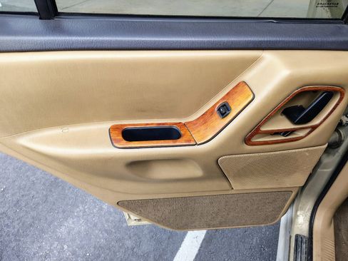 Used 1999 Jeep Grand Cherokee Laredo AWD/4WD image 15