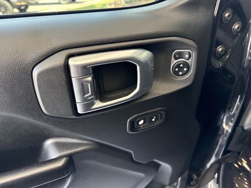 Used 2020 Jeep Wrangler Unlimited Sport S AWD/4WD image 5