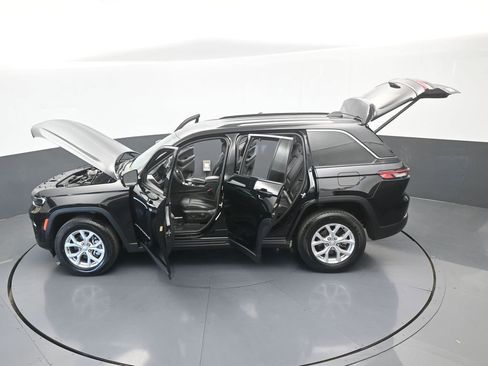 Used 2024 Jeep Grand Cherokee Limited w/ Luxury Tech Group II image 73