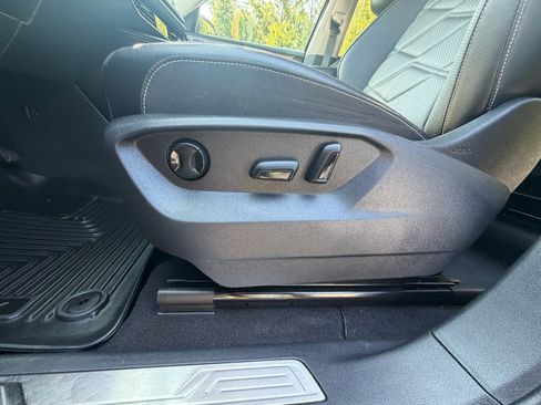Used 2025 Volkswagen Atlas SE FWD image 11