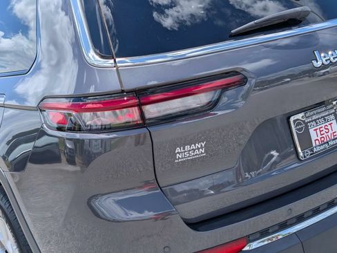 Used 2023 Jeep Grand Cherokee L Limited RWD image 9