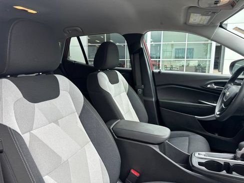 Used 2024 Chevrolet Trax LS w/ LS Convenience Package FWD image 9
