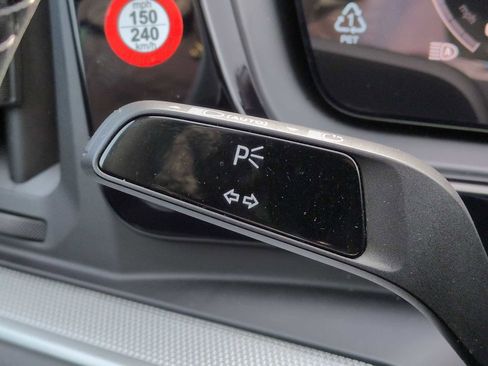 Used 2025 Porsche Cayenne Coupe image 28