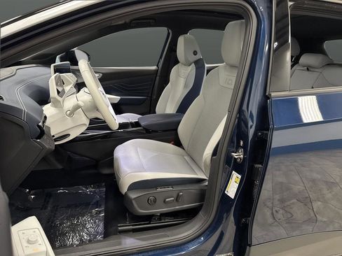 Used 2023 Volkswagen ID.4 Pro S Plus image 4