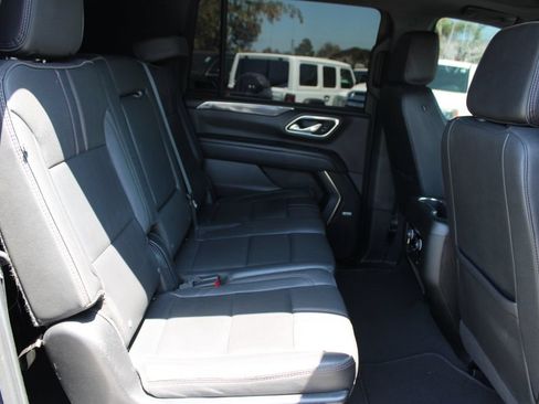 Used 2024 Chevrolet Suburban RST RWD image 12