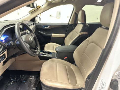 Used 2020 Ford Escape Titanium image 16