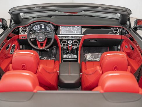 Used 2023 Bentley Continental GT V8 image 24