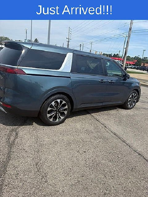 Used 2024 Kia Carnival EX FWD image 8