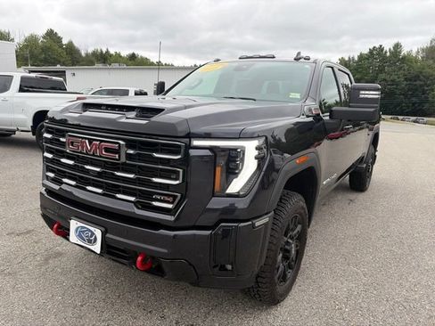 Used 2025 GMC Sierra 2500 AT4 w/ AT4 Preferred Package AWD/4WD image 3