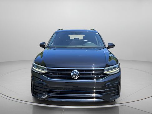 Used 2023 Volkswagen Tiguan SE R-Line FWD image 8