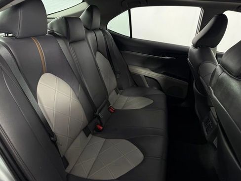 Used 2019 Toyota Camry XLE FWD image 14